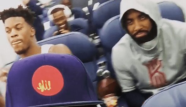 Irving y Butler dan el cante en el avión de USA: todos se ríen menos Carmelo (Vídeo)
