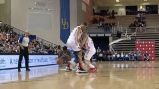 ¡Brutal! Nate Robinson pasa entre las piernas de Tavares para salir de la presión (Vídeo)