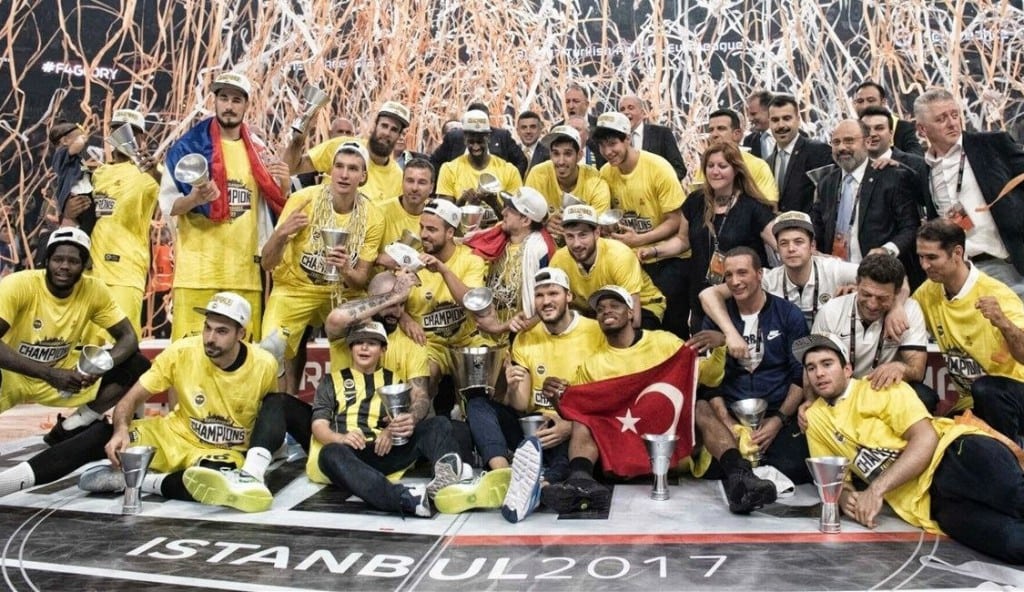 El presi del Fenerbahçe admite 18 millones de déficit y anuncia un contratazo con Dogus