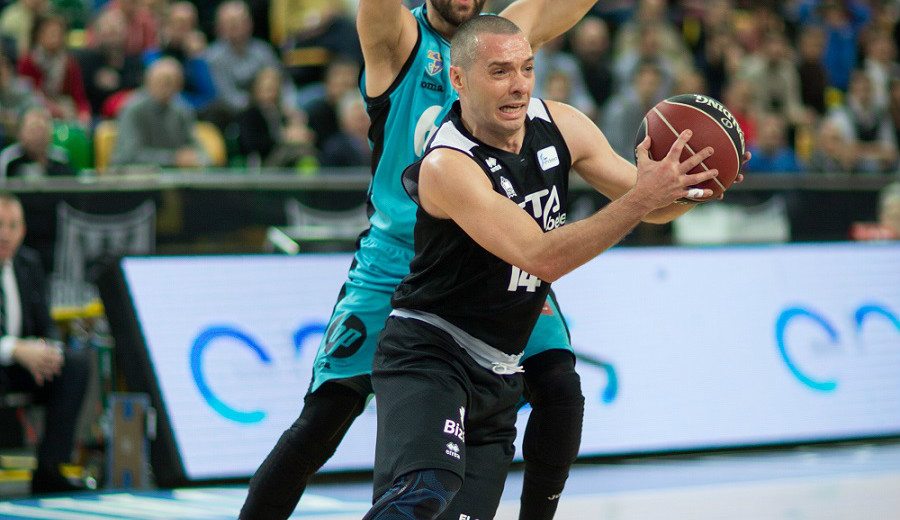 Javi Salgado renueva con Bilbao Basket