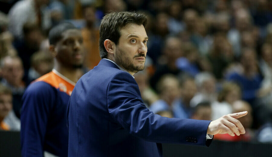 Xavi Albert niega que los jugadores del Valencia Basket hicieran la cama a Álex Mumbrú