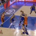 Rupnik da la asistencia del año: de espaldas y sin mirar ante media NBA (Vídeo)