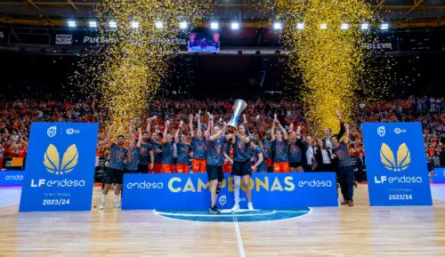 Valencia Basket levanta la LF Endesa y completa un histórico triplete