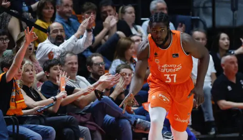 Semi Ojeleye renueva con Valencia Basket hasta 2026. Toda la info
