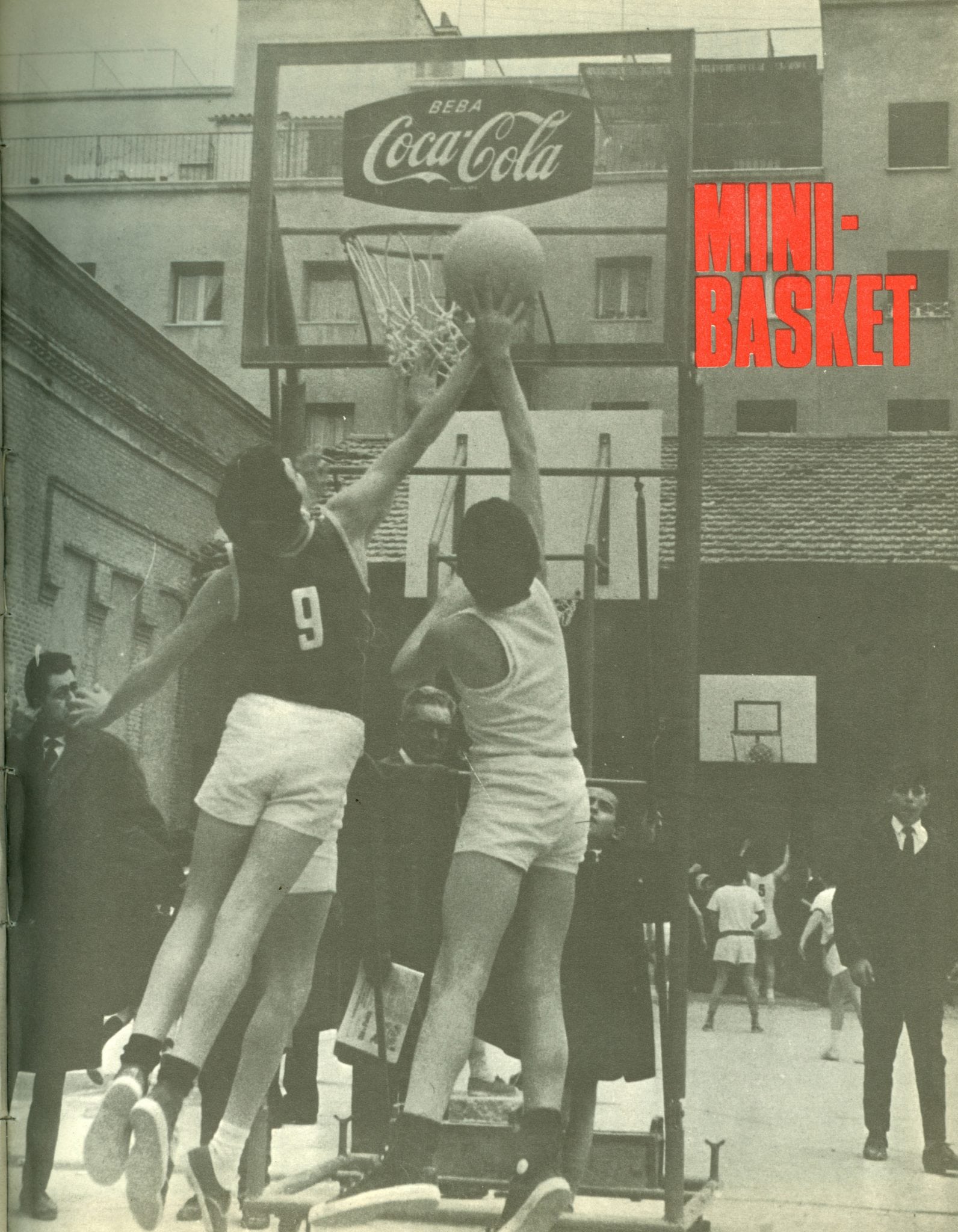 En 1965 surge la revista MINI-BASKET que impulsó este deporte en España.