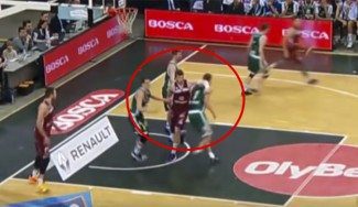 Lituania: Multazo de 1.000 euros por doble codazo a un jugador del Zalgiris (Vídeo)