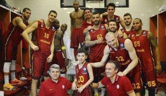 El Galatasaray, a cuartos de Eurocup con detallazo: ‘ficha’ a un niño con parálisis cerebral (Vídeo)