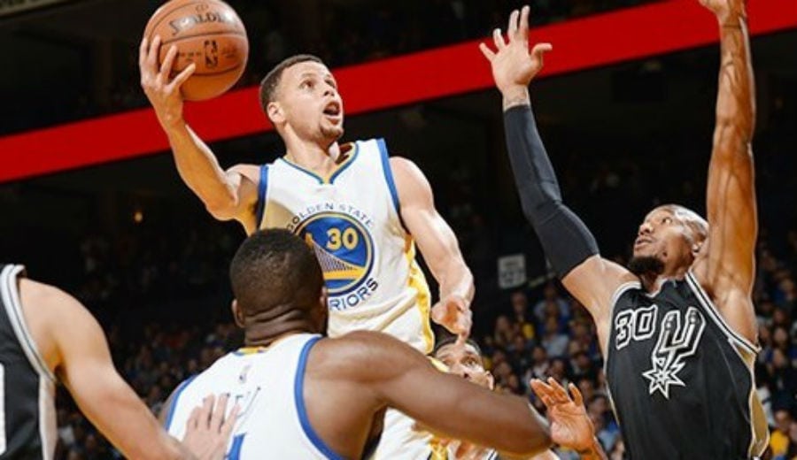 Venganza: los Warriors, 70 triunfos.  Liderados por Curry, destrozan a los Spurs (Vídeo)