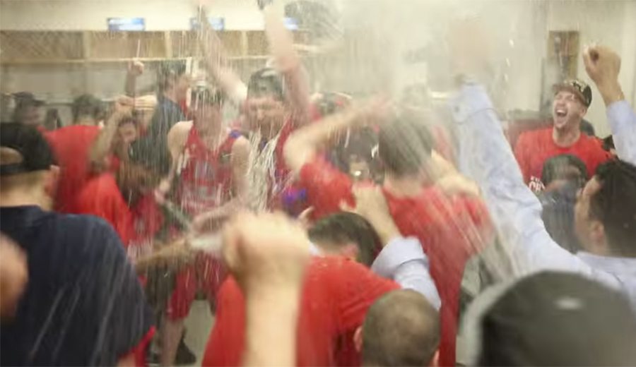 ¡Desmadre! La celebración del CSKA en el vestuario: discursos, champán y puros (Vídeo)
