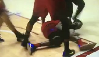 El triunfo más amargo, en la NCAA: machaca para ganar y se lesiona en la pierna (Vídeo)
