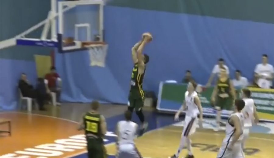 El baskonista Sedekerskis arranca con fuerza el Eurobasket Sub-18: ma-ta-zo (Vídeo)