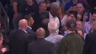 Los Knicks caen otra vez y el Madison estalla: Spike Lee raja y Oakley es detenido (Vídeo)