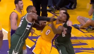 Tangana de unos Lakers sin playoffs y Walton estalla: “No toques a mis jugadores” (Vídeo)