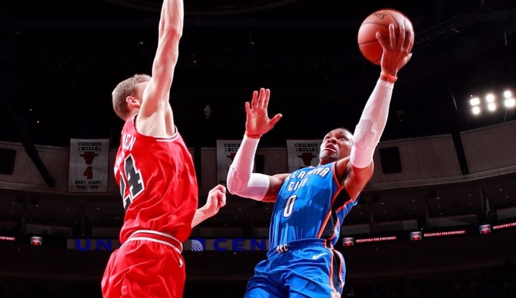 Westbrook conquista al rival que le faltaba: triple-doble de récord ante los Bulls (Vídeo)