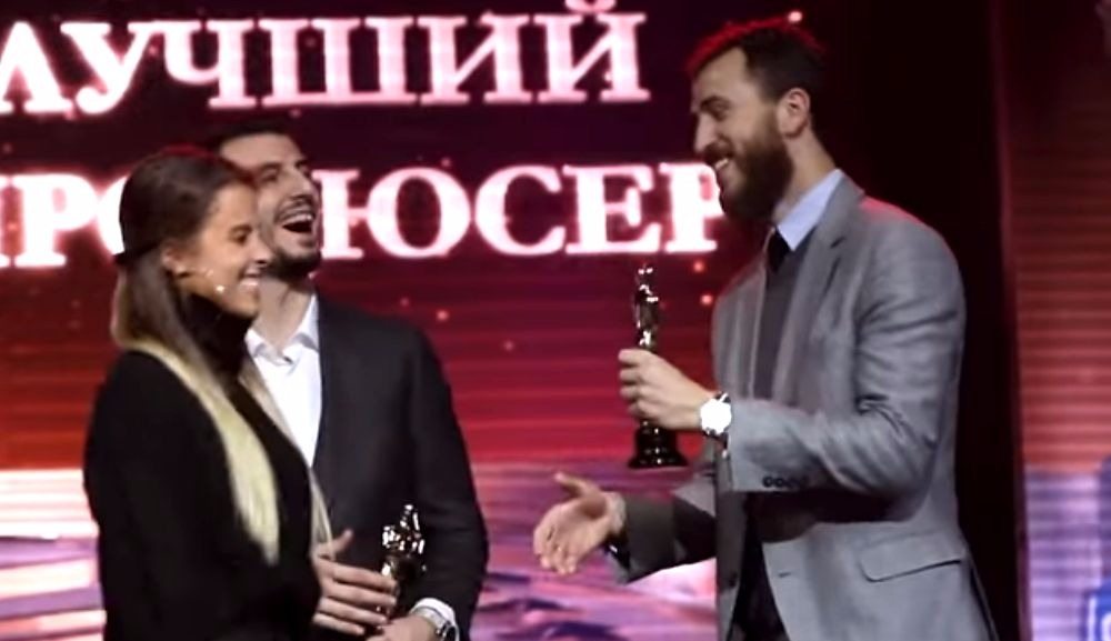 El Chacho más bailongo brilla en el fiestón inaugural del CSKA: gana un ‘Oscar’ (Vídeo)