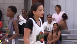 ¡Qué talento! Isabella domina el baloncesto escolar en USA jugando ante niños (Vídeo)