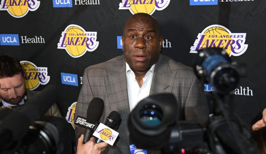 Magic Johnson dimite como Presidente de los Lakers