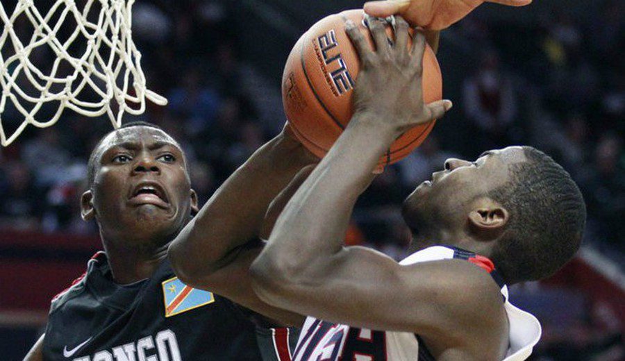 El día Biyombo asombró a la NBA el Nike Hoop