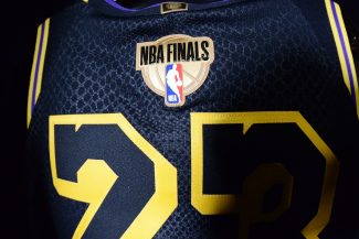 La historia de la camiseta de la segunda victoria de los Lakers en clave Kobe, por José Ajero