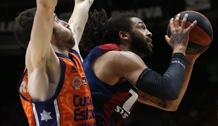 Valencia Basket golpea primero ante Baskonia en un final apretado (Vídeo)