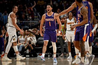 Los Suns sellan la 1ª posición en Playoffs con 49 puntos de Booker