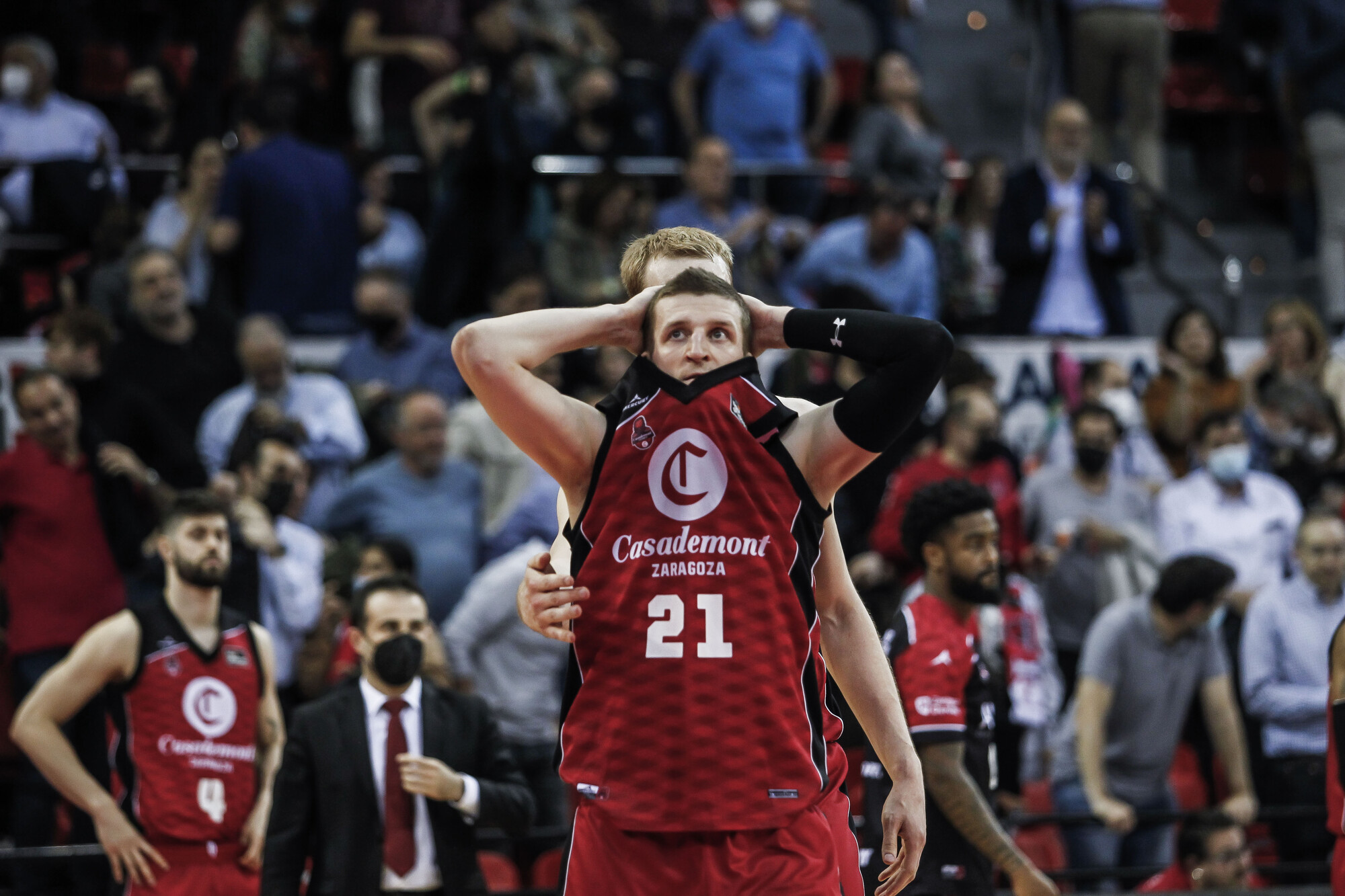La canasta de Rafa Luz que dio la victoria al Surne Bilbao Basket en Zaragoza