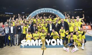 El Fenerbahce gana la liga turca y deja al Anadolu Efes sin triplete. Jan Vesely, MVP