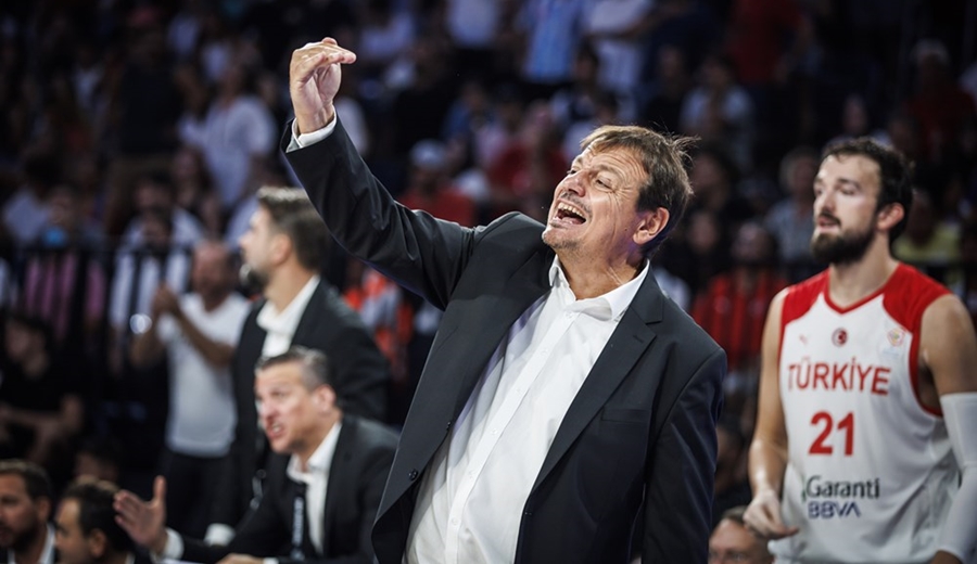 Las palabras de Ataman tras la derrota ante Serbia: «FIBA debería investigar este partido»