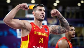 España se rehace y cumple ante Montenegro para clasificarse a octavos de final